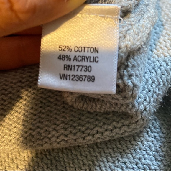 Cotton Crochet Medium Top with petal sleeves. - Picture 6 of 14